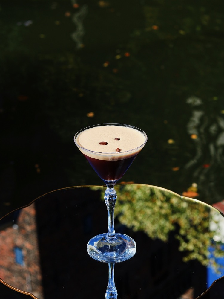 Espresso martini op de bar